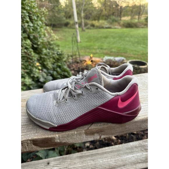 Nike Shoes - Women’s Nike Metcon 5 Training Sneakers Atmosphere Gray/Pink Size 10